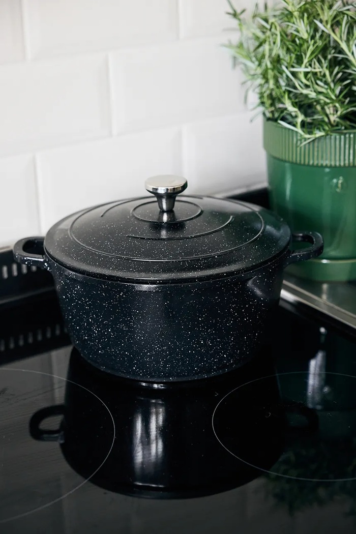 Sagaform Garnek z pokrywką 4,6 l 5018810 czarny AA00
