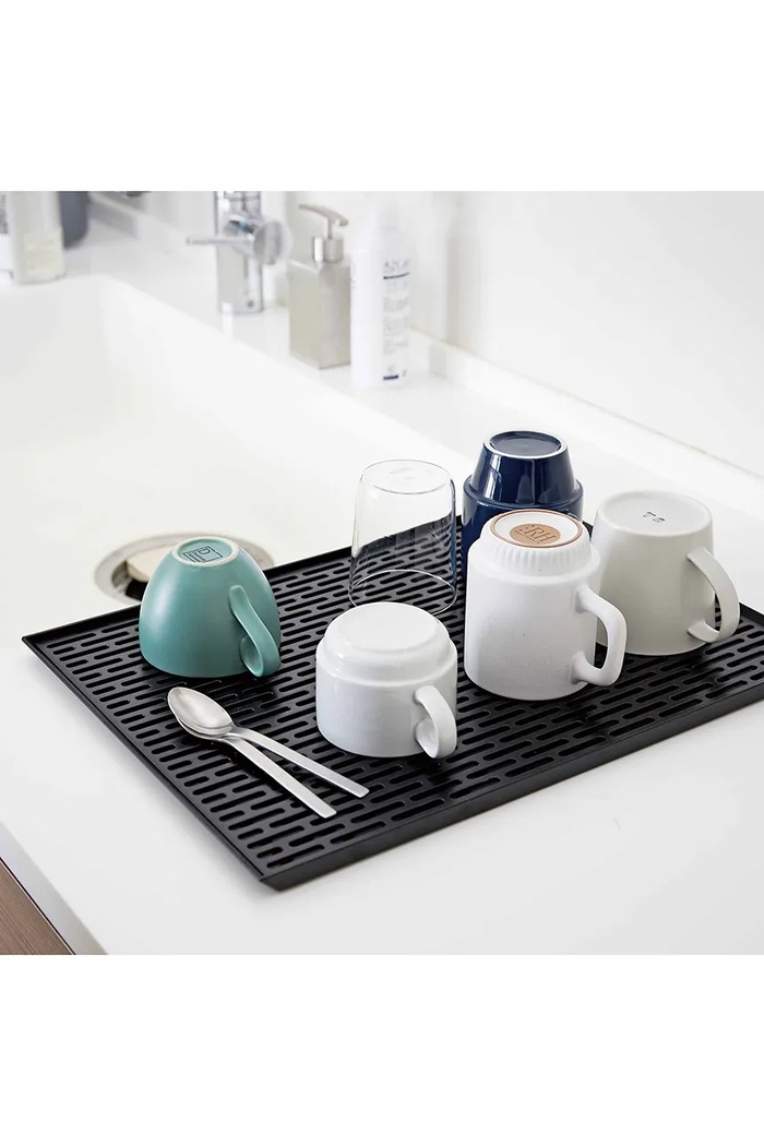 Kuchyňa a bar Odkvapkávacia podložka Yamazaki z plastu 42,5 x 30,7 x 1,5 cm 3329 čierna