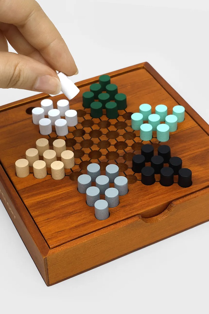 Decor Spoločenská hra - človeče, nehnevaj sa! Luckies of London Chinese Checkers 14 x 26 cm LK.IAGCNC hnedá