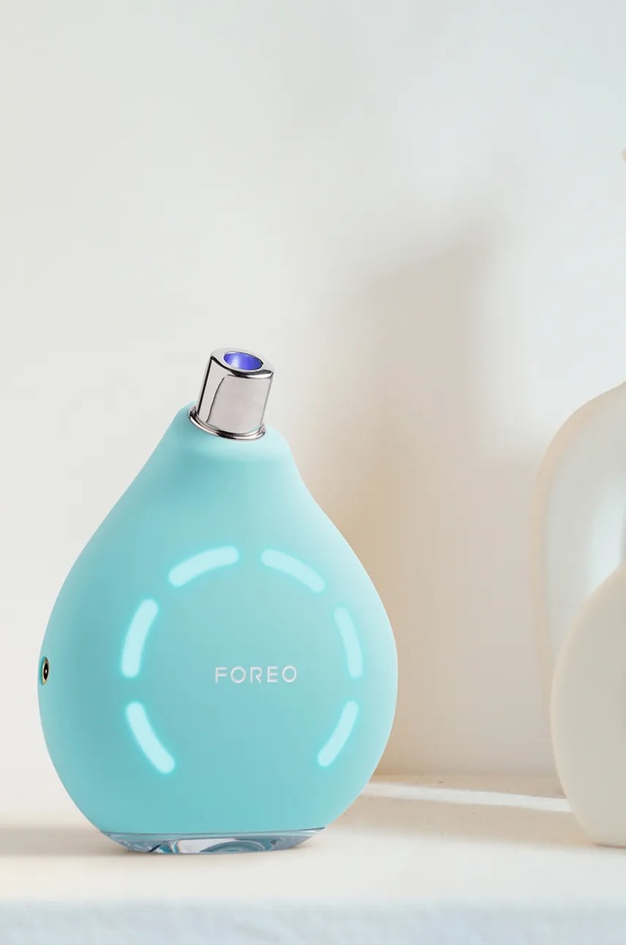 Urządzenie do oczyszczania porów ze światłem led KIWI™ FOREO F1948 multicolor