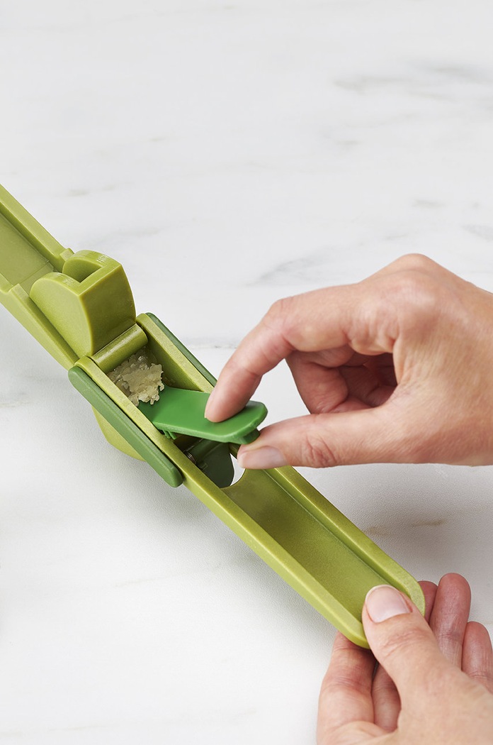Joseph Joseph praska do czosnku CleanForce™ zielony 20179.