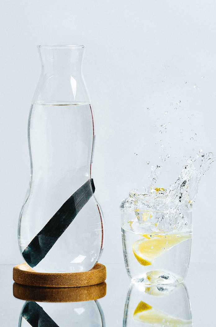 Decantor de apă cu filtru de carbon Personal Carafe 800 ml Black and Blum multicolor EC003