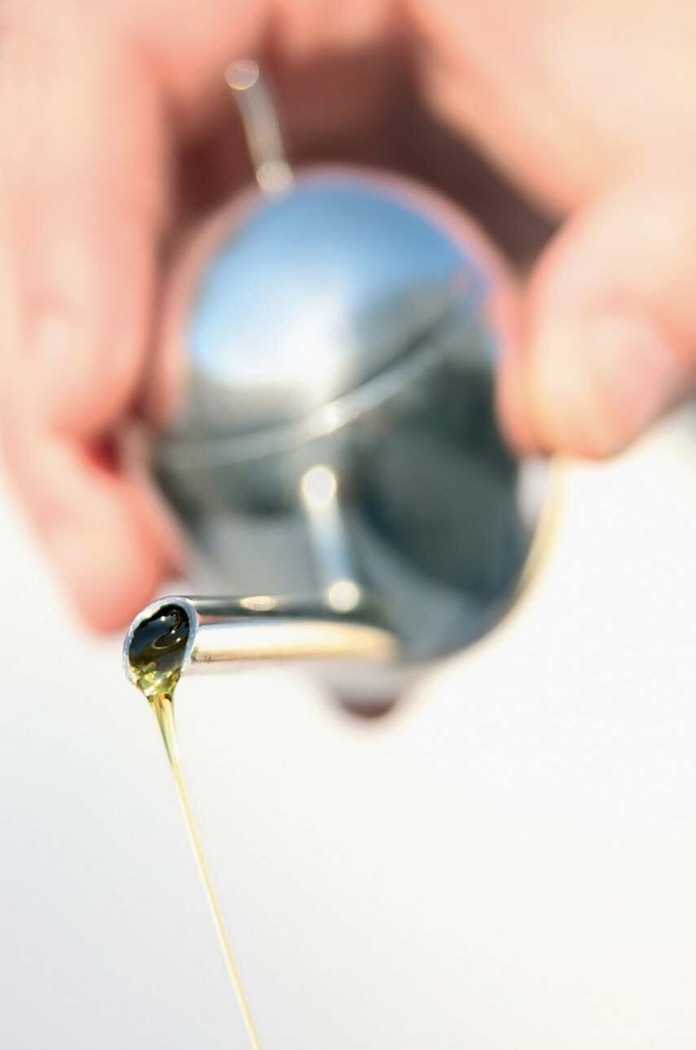 Kuchyňa a bar Alessi Dávkovač oleja Alessi Taste-huile PW01 sivá