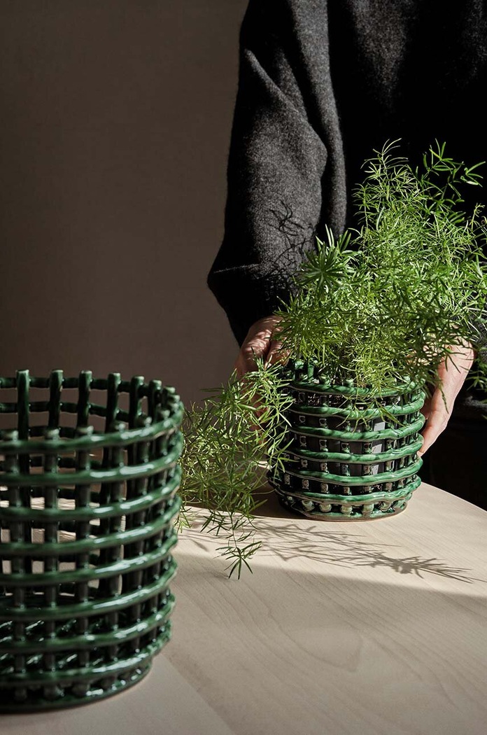 Διακοσμητικό καλάθι ferm LIVING Ceramic Basket S 1104268940 πράσινο AA00