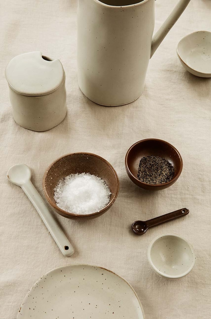 Nádoba s vekom ferm LIVING Flow Jar 1104264629 biela AA00