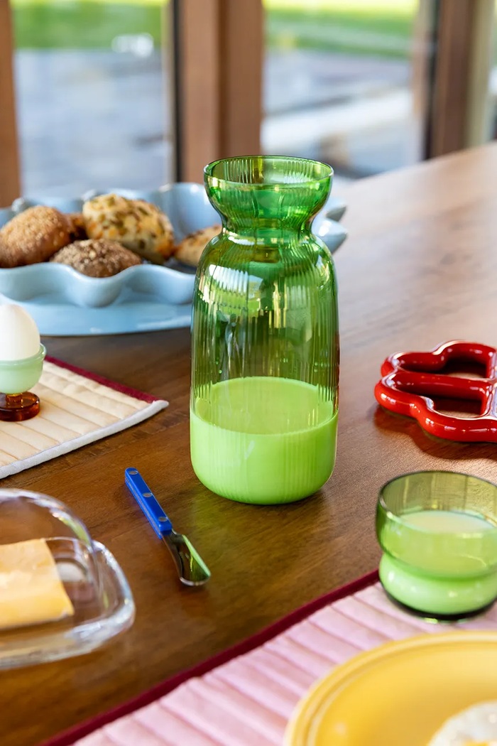 Bucătărie și bar &k Amsterdam carafă din sticlă colorată 1,3 l 363.01 verde