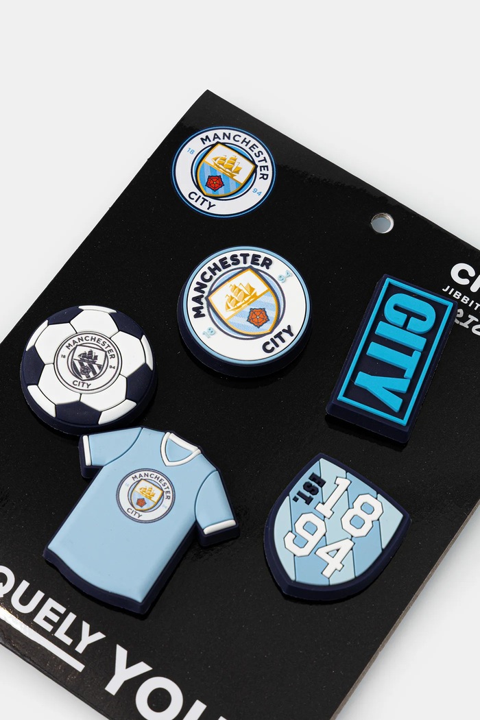 Připínačky na dětské boty Crocs Manchester City 5Pck 5-pack 10012074.Manchester.Cit bílá AA00