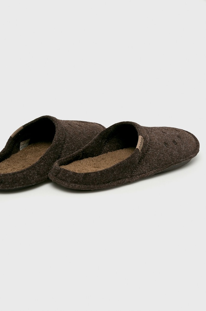 Crocs - Kapcie Classic Slipper 203600.CLASSIC.SLIPPER brązowy AA00