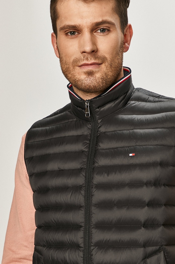 Péřová vesta Tommy Hilfiger černá MW0MW12719
