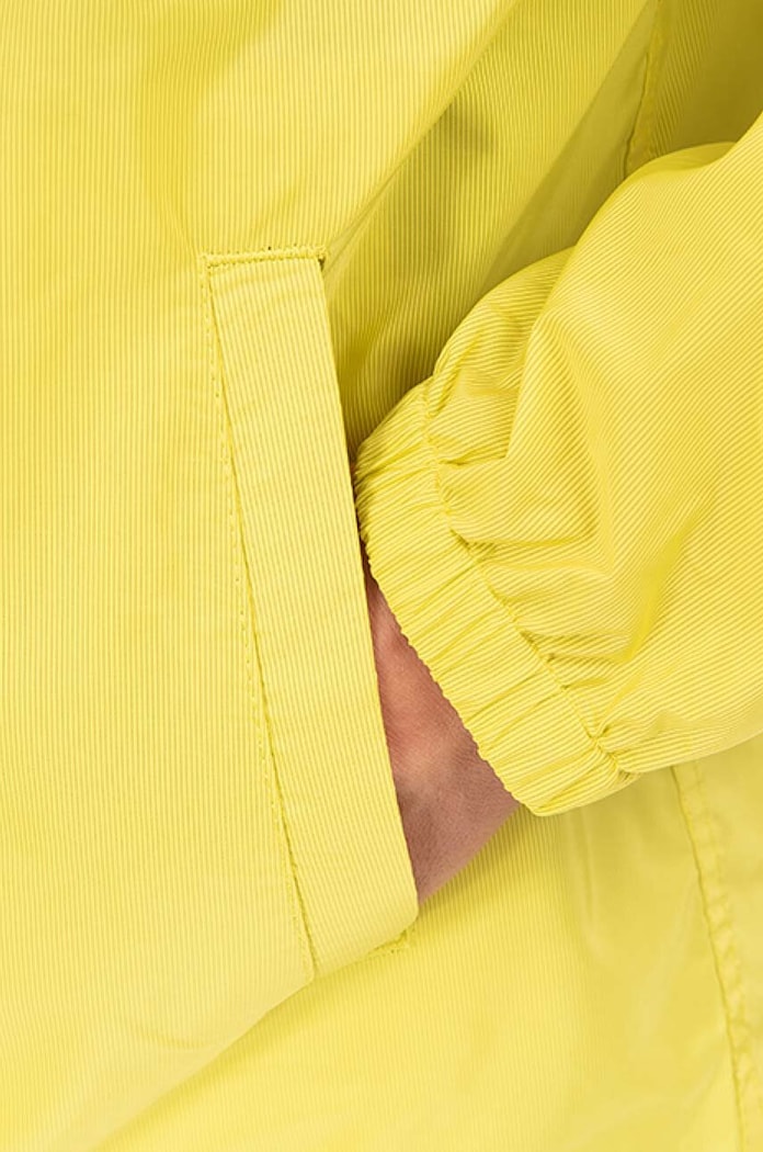Kišna jakna PLEASURES Keys Coaches Jacket P22F015 zlatna