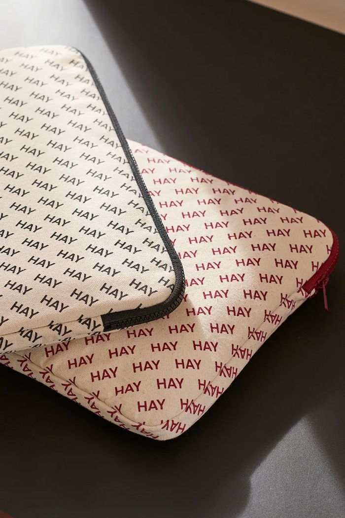 HAY husa laptop Logo 35 x 1,5 x 26 cm AD568.A586 alb