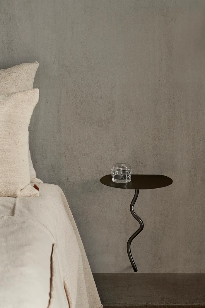 Obývacia izba a spálňa Nástenný stôl ferm LIVING Curvature 1104267227 čierna