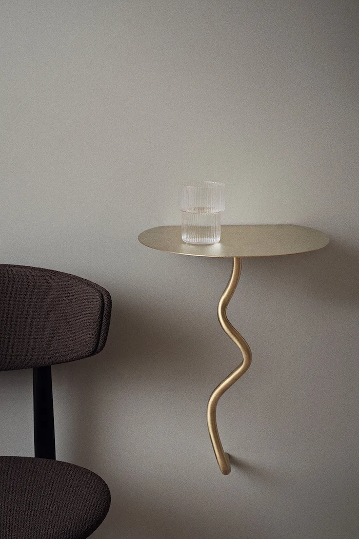 Obývacia izba a spálňa Nástenný stôl ferm LIVING Curvature Wall Table 1104267226 žltá