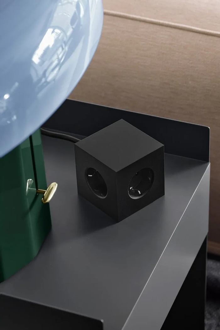 Lifestyle Magnetska kocka za punjenje Avolt Square 1, 3 m Stockholm Black SQ1.EUFC30.30SB crna