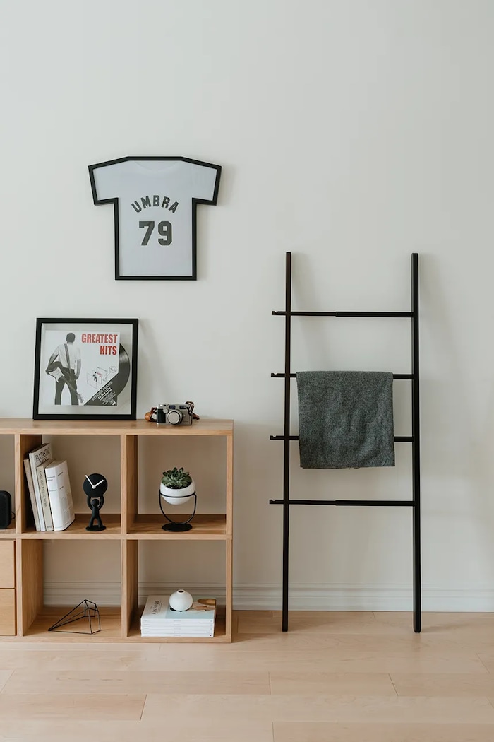 Nástenná dekorácia Umbra T-FRAME S čierna 315200.040