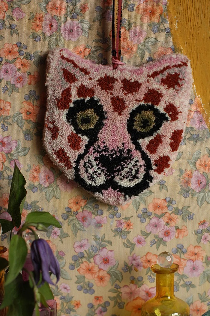 Stenska dekoracija Doing Goods Pinky Leopard 20 x 22 x 2 cm 1.45.10.038.030.3