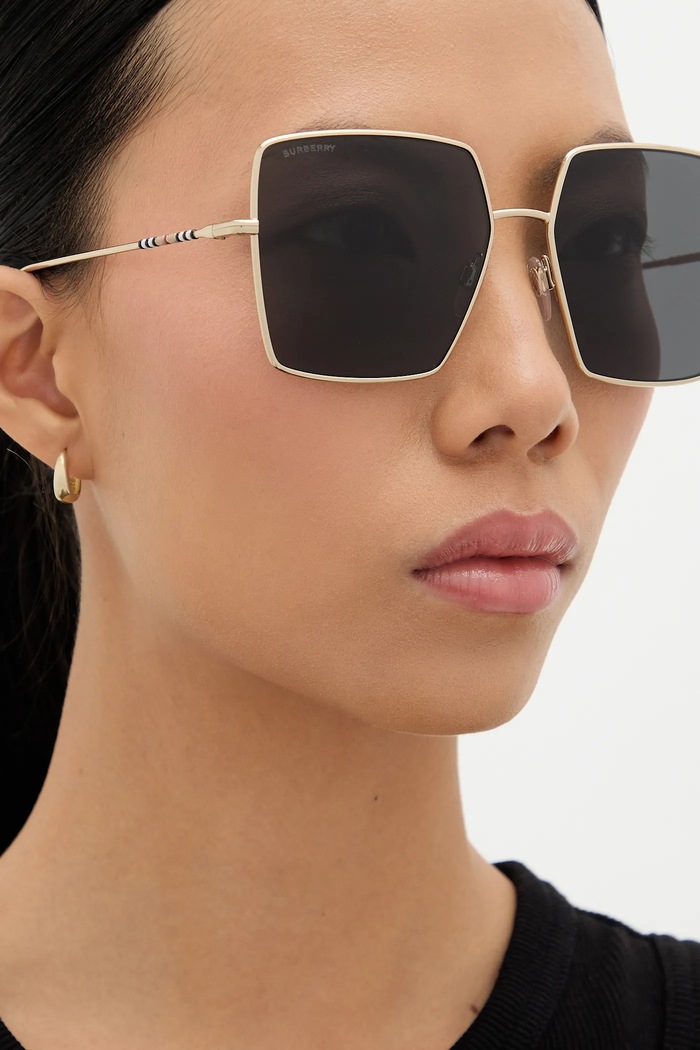 Солнцезащитные очки Burberry 0BE3133