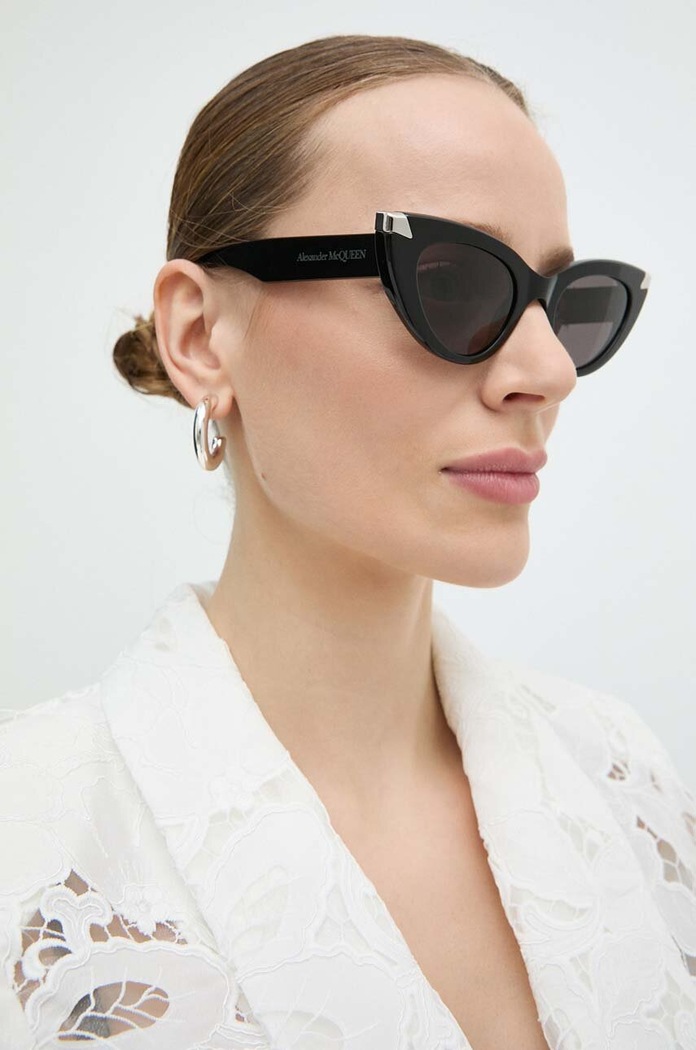 Alexander McQueen okulary przeciwsłoneczne kocie oczy czarny AM0442S