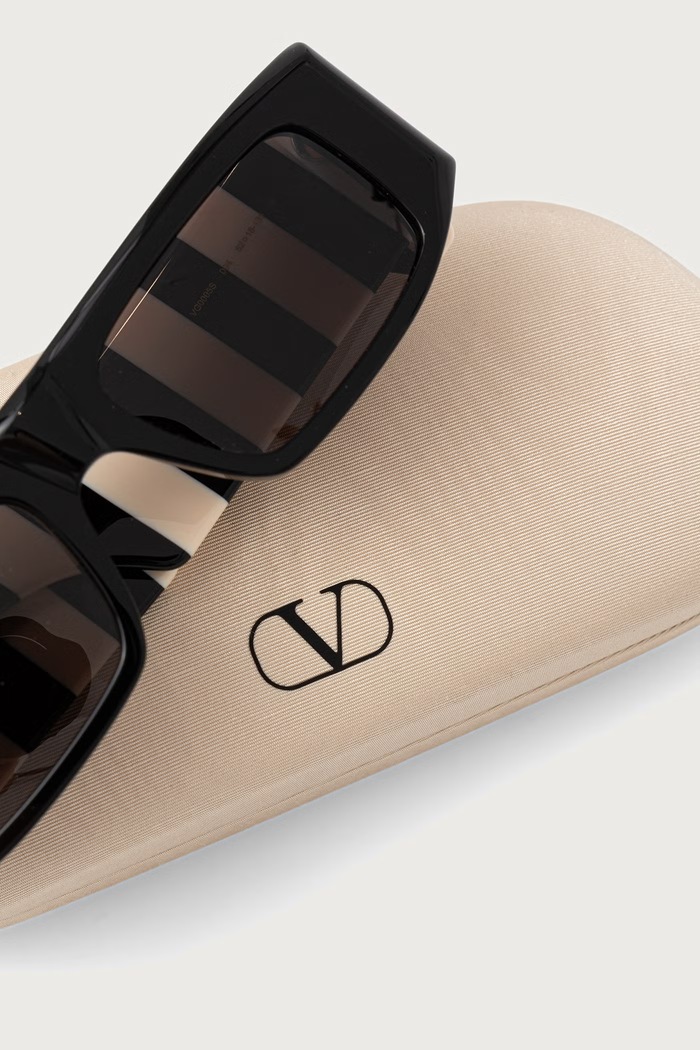 Okulary przeciwsłoneczne okrągłe damskie Valentino Eyewear VG0005S czarny