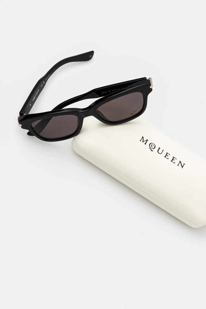 Dodaci Sunčane naočale Alexander McQueen AM0497S crna