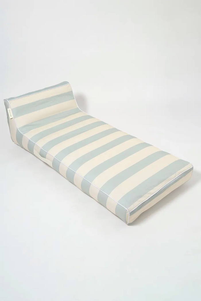 SunnyLife felfújható matrac úszáshoz Lazy Days Blue Stripe kék S51LDLBL