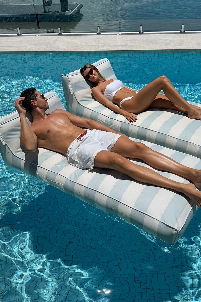 SunnyLife felfújható matrac úszáshoz Lazy Days Blue Stripe S51LDLBL