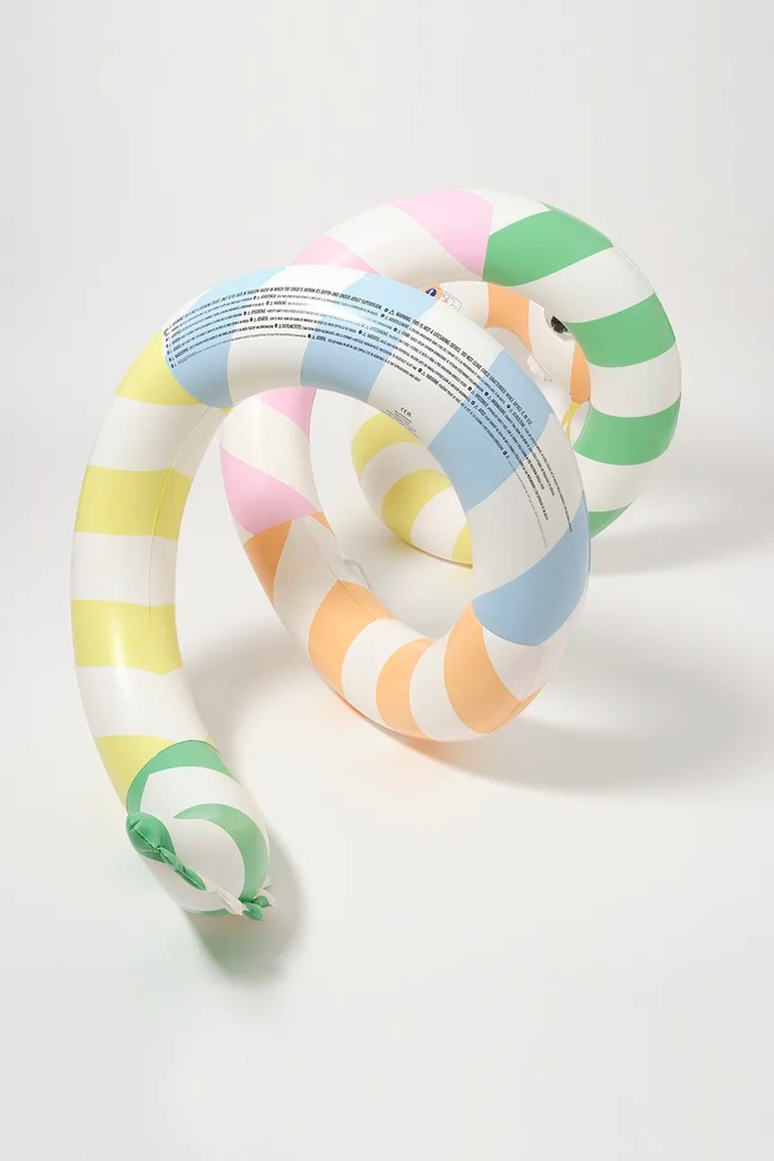 Plavecké penové rúrky SunnyLife Giant Inflatable Noodle Poolside Sorbet Stripe S51GINML viacfarebná