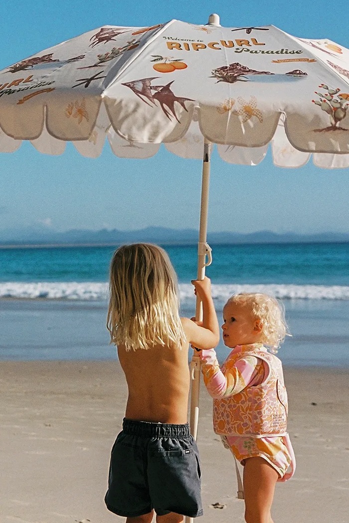SunnyLife umbrelă de plajă Welcome to Paradise Chalk x Rip Curl RCBEAWPC
