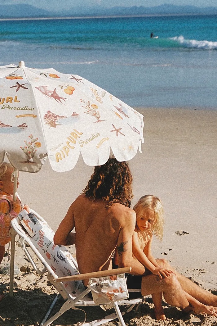 SunnyLife umbrelă de plajă Welcome to Paradise Chalk x Rip Curl RCBEAWPC