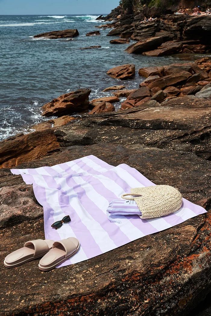 Brzosušeći ručnik za plažu Dock & Bay Lombok Lilac 160 x 90 cm ljubičasta TOWLB.CAB.LG.LTPPL.R