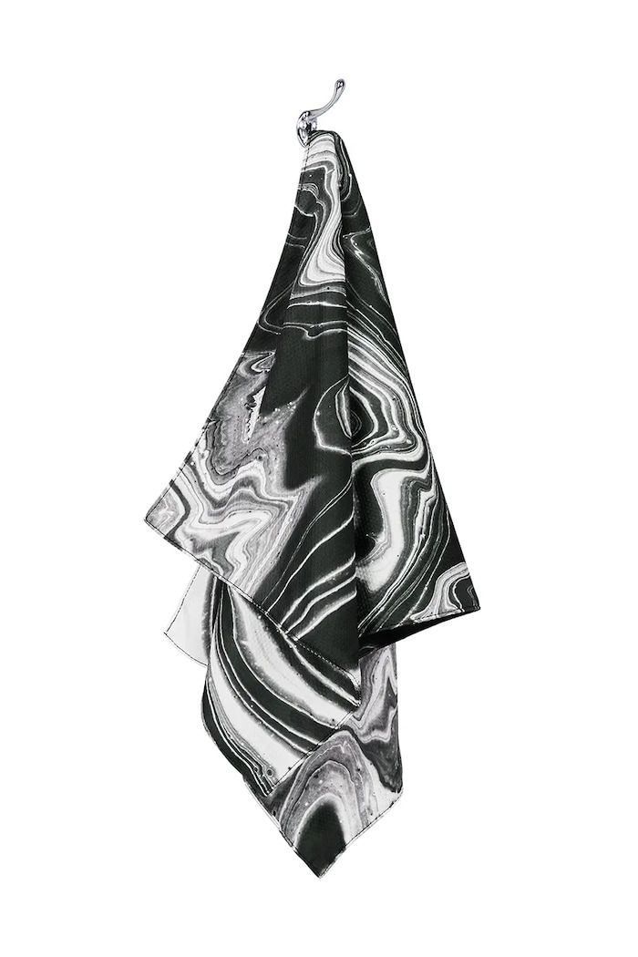 Dock & Bay hűsítő törülköző Space Odd 69 x 33 cm COOL.MAR.BLACK fekete AA00