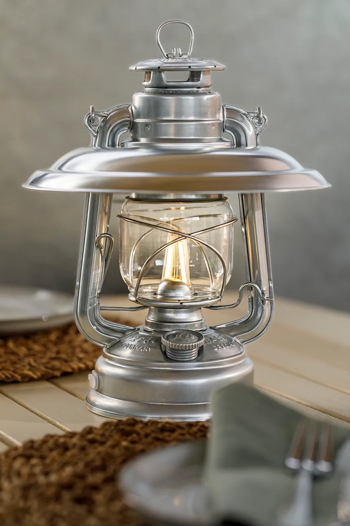 Decor Led lampáš Feuerhand Hurricane Baby Special 276, 26,5 x 15 x 13,5 cm 276.LED.ZINC sivá