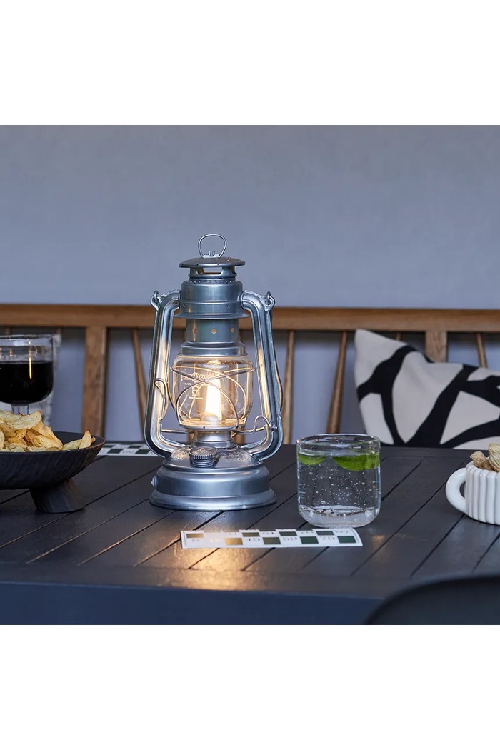 Led lampáš Feuerhand Hurricane Baby Special 276, 26,5 x 15 x 13,5 cm 276.LED.ZINC sivá