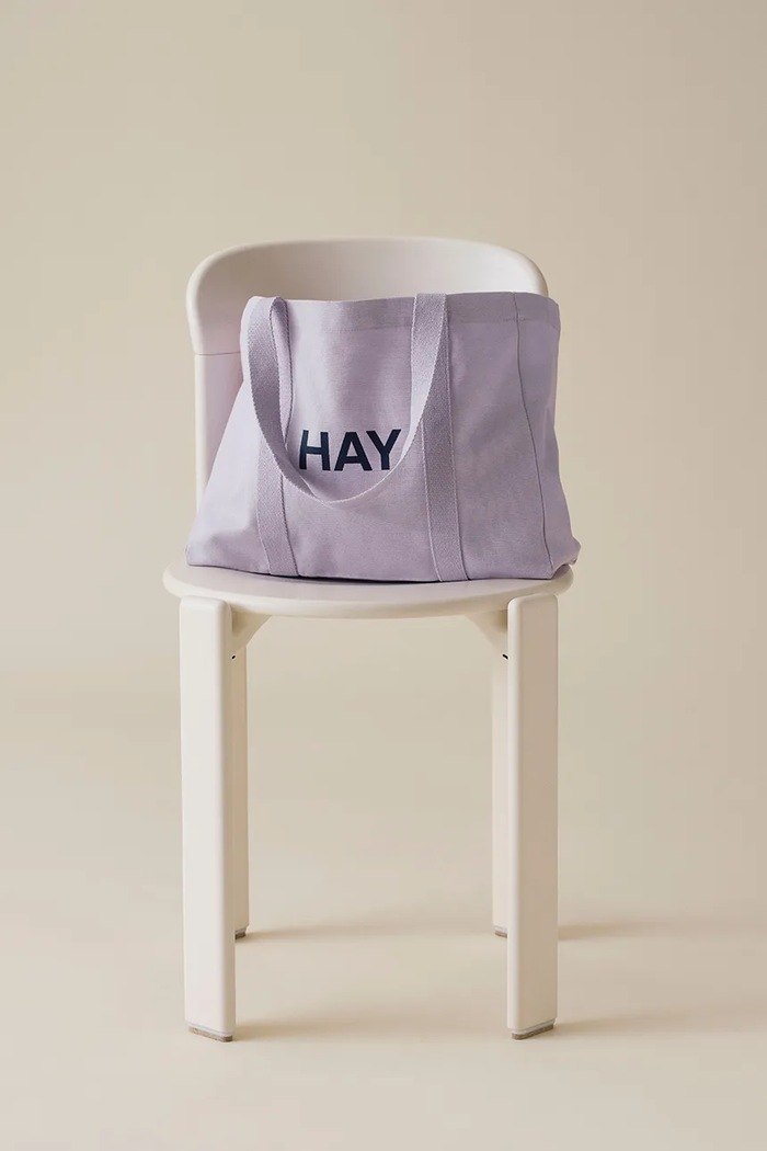 HAY сумка для покупок из текстильного материала 32 x 40 x 13 cm AE980.A602.AB78 фиолетовой AA00