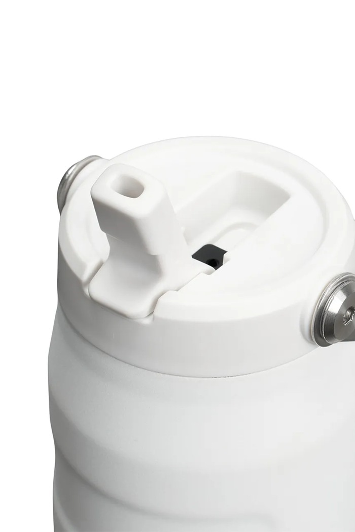 Lifestyle Stanley termosz palack rozsdamentes acél IceFlow™ Flip Straw 2.0 0,7 l 10.11283.144 fehér