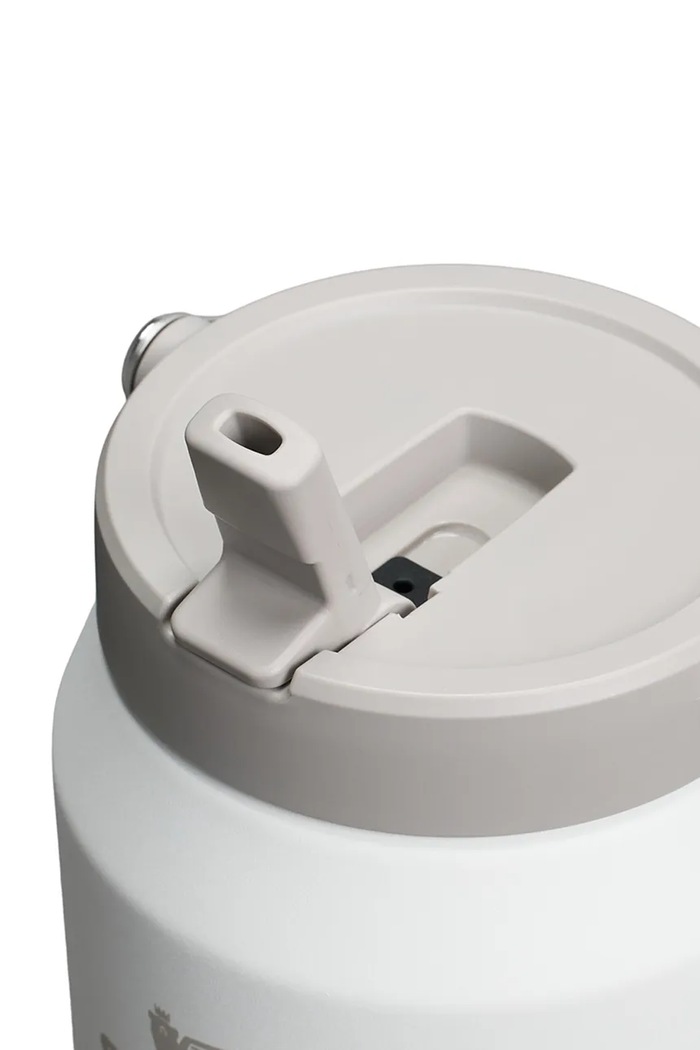 Lifestyle Stanley termosz palack rozsdamentes acélból készült IceFlow™ Flip Straw 1,9 l 10.13085.037 fehér