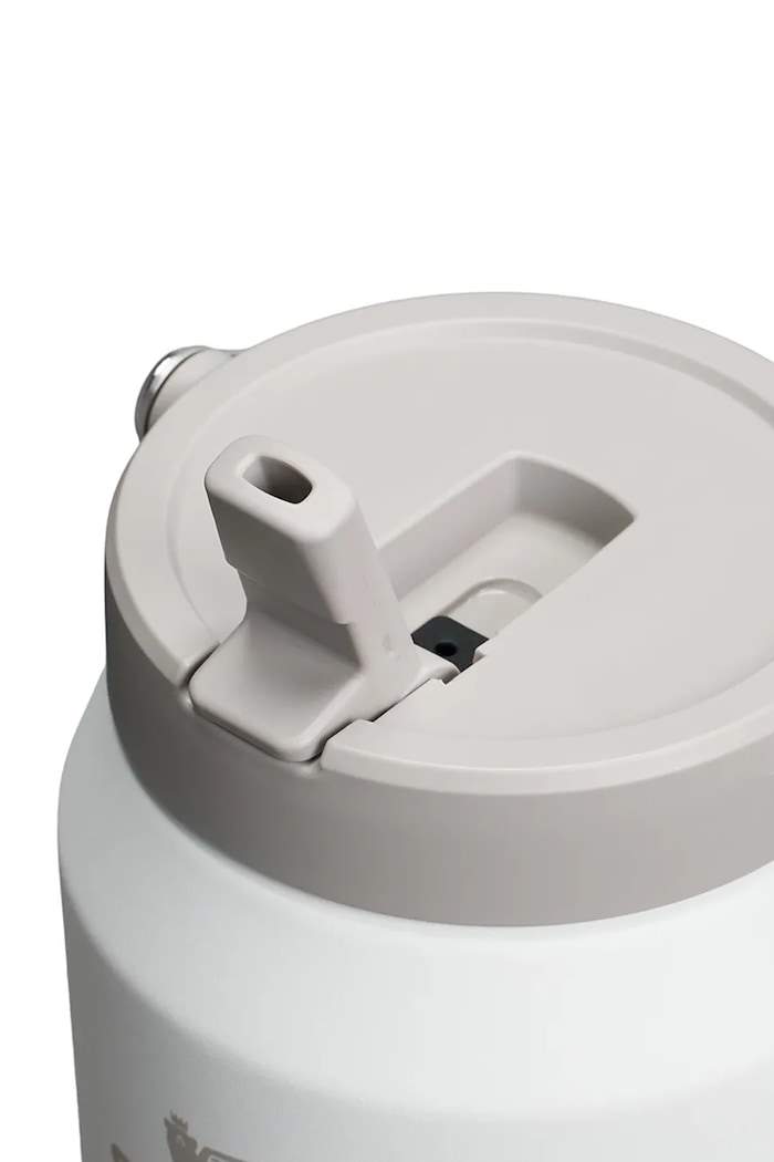 Lifestyle Stanley termosz palack rozsdamentes acélból készült IceFlow™ Flip Straw 1,9 l 10.13085.037 fehér