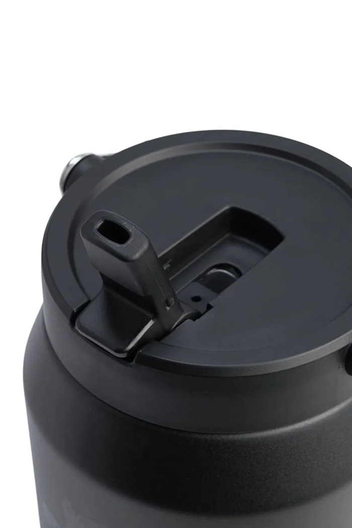 Lifestyle Stanley termosz palack rozsdamentes acél IceFlow™ Flip Straw 1,9 l 10.13085.039 fekete