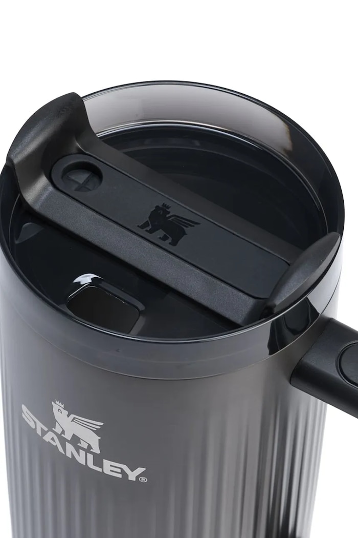 Lifestyle Stanley cană termică din oţel inoxidabil Quencher® H2.O FlowState™ Fluted 0,89 l 10.13003.0113 negru