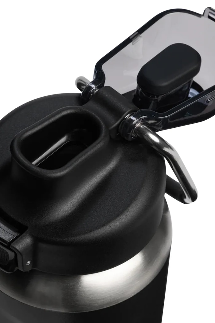 Lifestyle Stanley butelka termiczna ze stali nierdzewnej Classic Wellspring Black 0.7L 10.13111.032 czarny