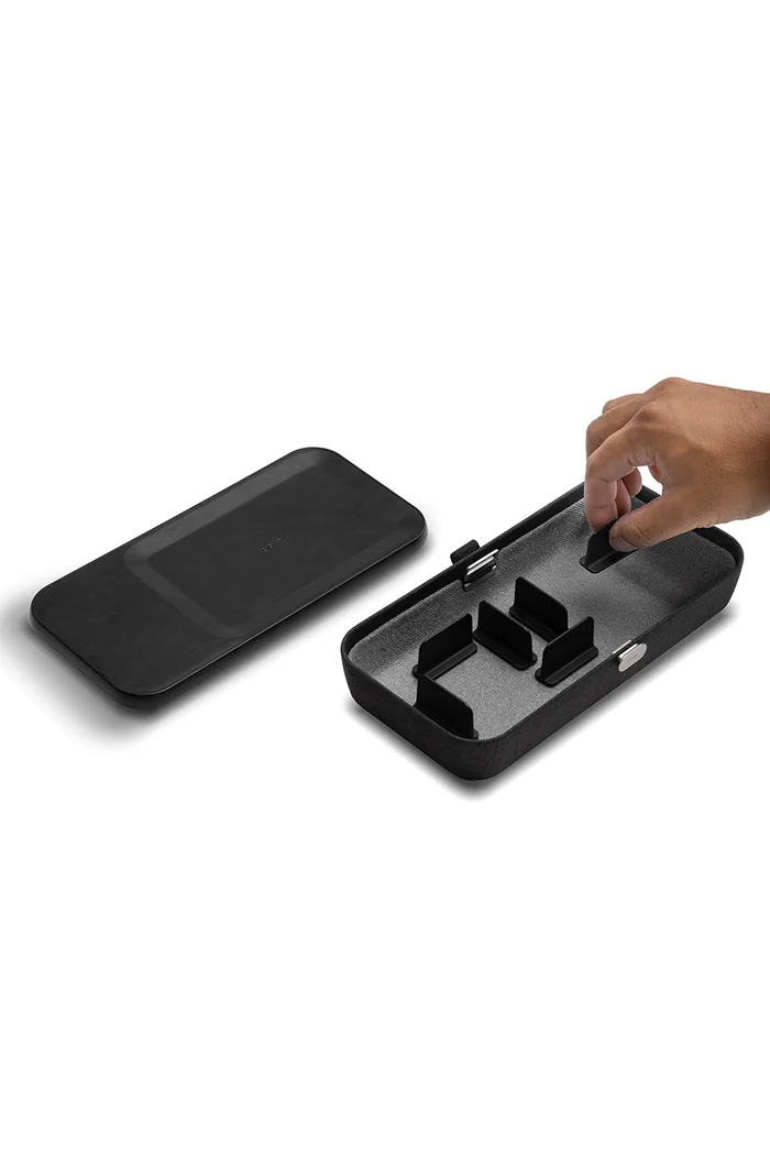 Prenosný kancelársky organizér s funkciou bezdrôtového nabíjania Orbitkey Nest v2 24 x 12 x 5 cm čierna WNS2.BLK.104