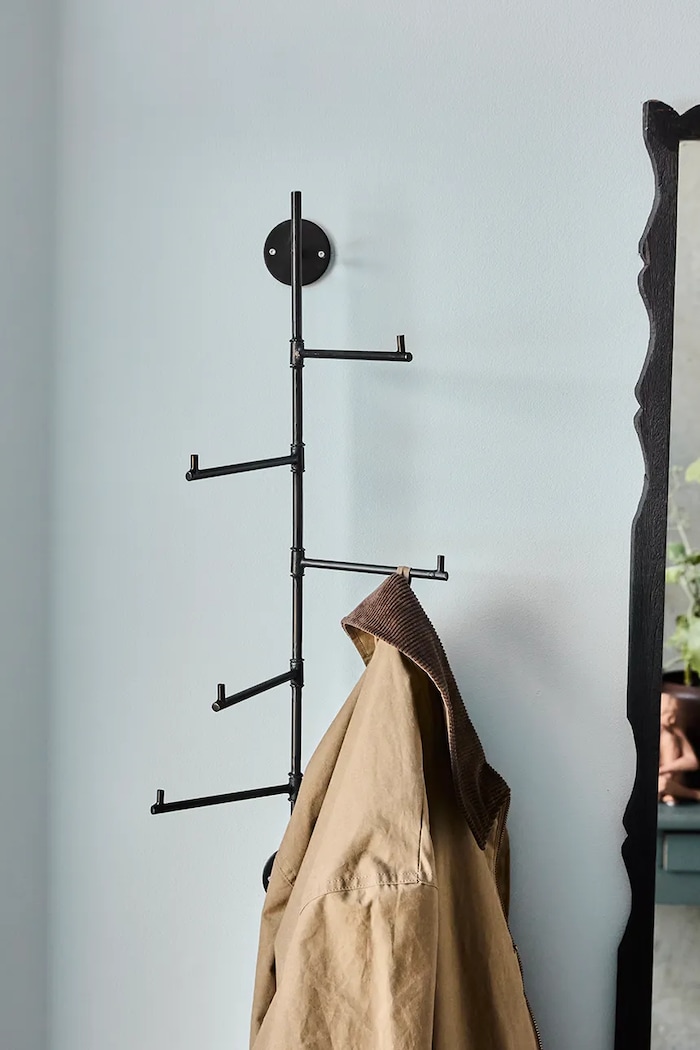 Obývacia izba a spálňa Nástenný vešiak House Doctor HDFlex 70,5 cm 900000084 čierna