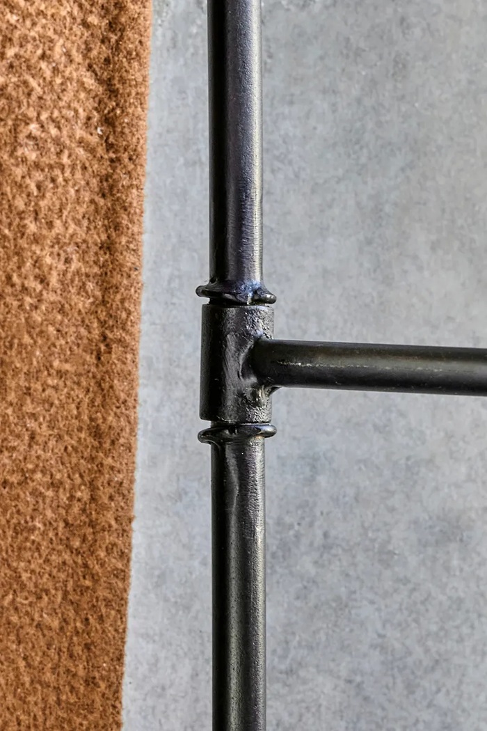 Nástenný vešiak House Doctor HDFlex 70,5 cm čierna 900000084