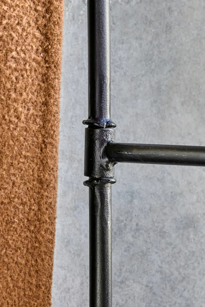 Nástenný vešiak House Doctor HDFlex 70,5 cm čierna 900000084