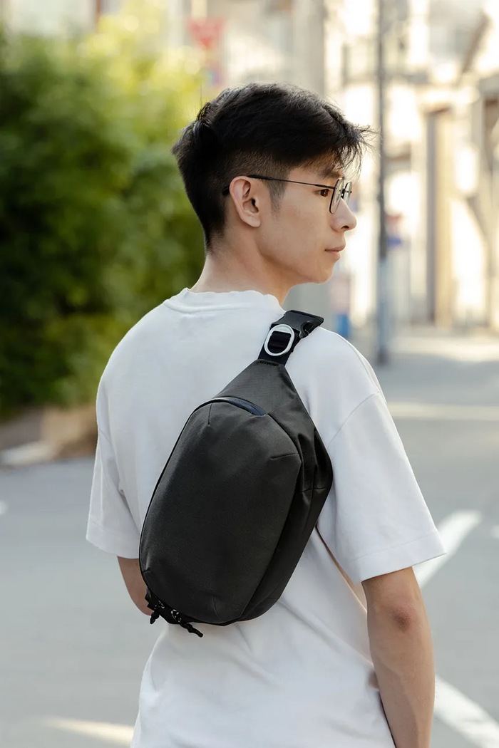 Taška cez rameno Orbitkey Sling Plus 6 L BUP1.BLK.109 čierna