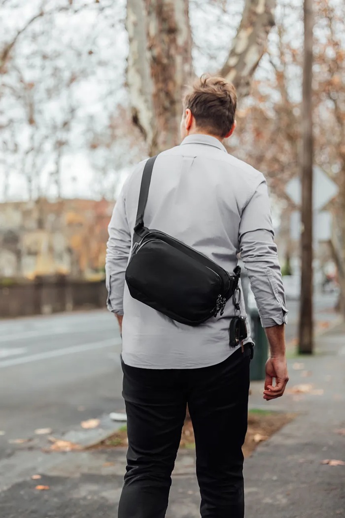 Taška cez rameno Orbitkey Sling Plus 6 L BUP1.BLK.109