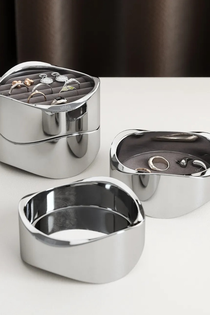 Organizér na šperky Umbra Wavy 1022517.158 šedá