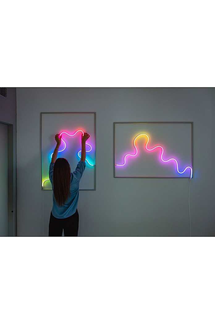 Dnevni boravak i spavaća soba Twinkly fleksibilna LED traka 192 LED RGB 2m - Starter Kit TWFL200STW.WEU šarena