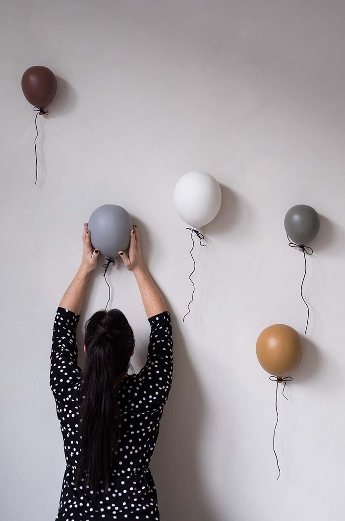 Nástenná dekorácia Byon Balloon L 5260907605 sivá AA00