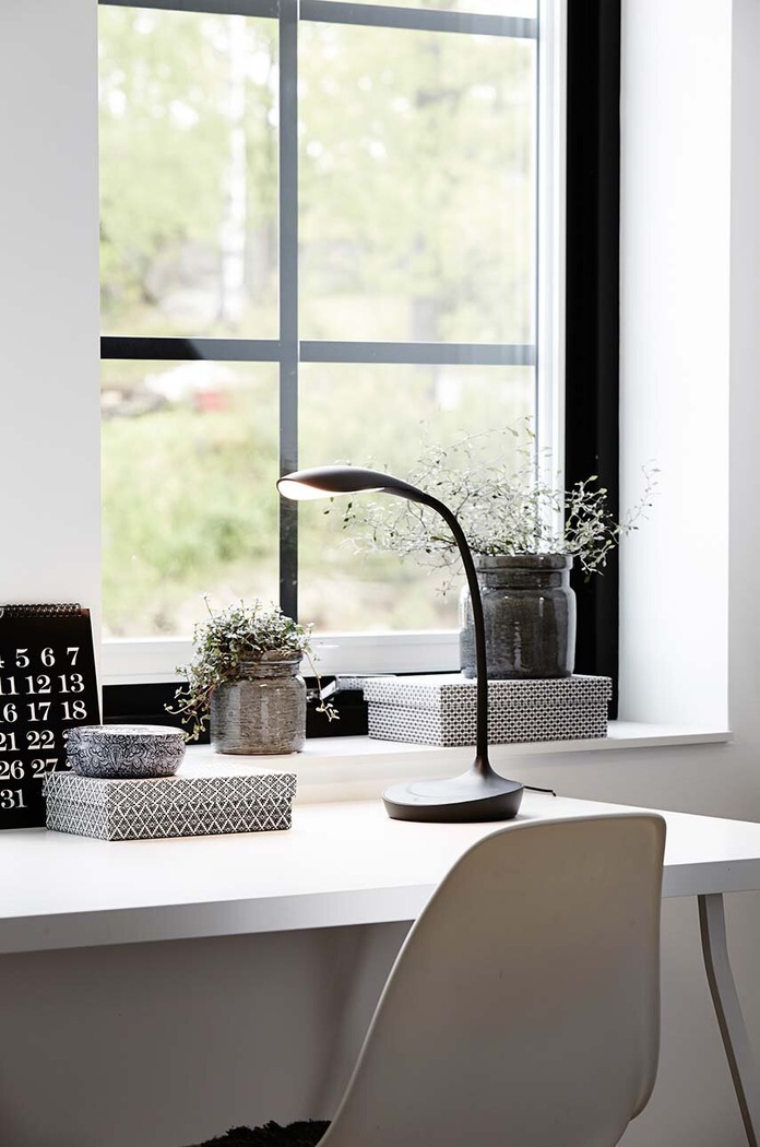 Markslöjd Lampa de masă cu led Swan 106094 negru AA00